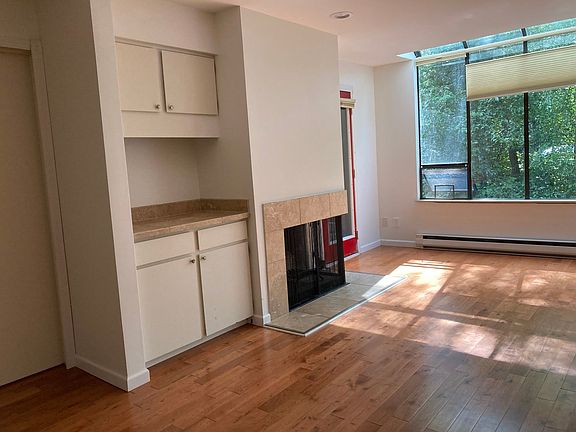 5th image of 6 Lake Bellevue Dr APT 111