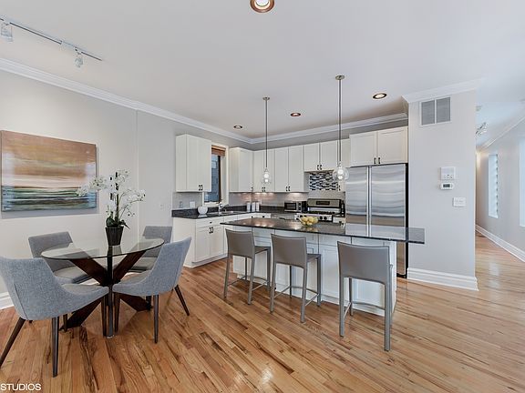 4th image of 1633 N Oakley Ave #1