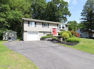 1053 Timothy Ln, Niskayuna, NY 12309