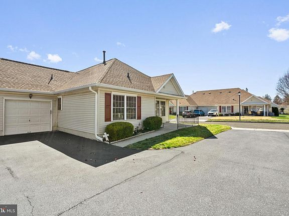 4th image of 80 Avenrowe Ct