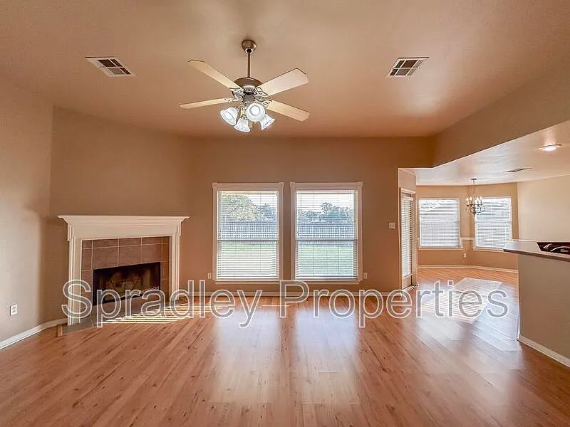 3 bed, 2.0 bath, 1516 sqft, $1,725 — Photo 2