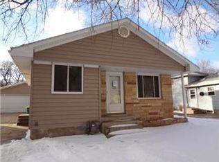 1112 Lakeview Ave, Windom, MN 56101