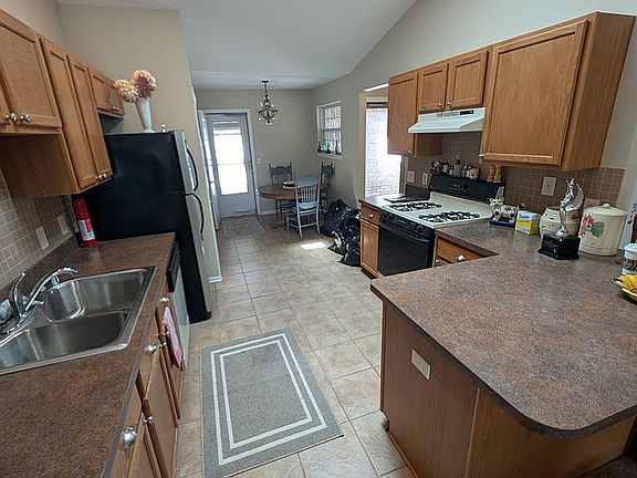 3rd image of 3095 Harbor Ct