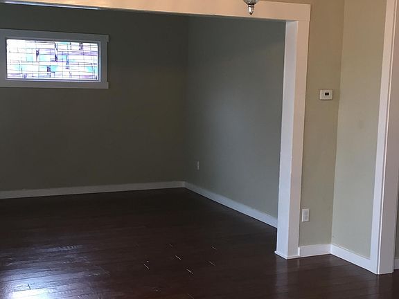 3rd image of 1736 S Ainsworth Ave