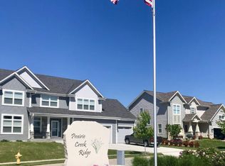 1330 Blazing Star Ct, Oconomowoc, WI 53066