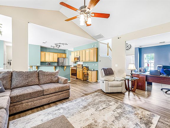 5th image of 444 Glencrest Dr #25