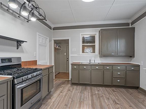 3rd image of 309 N 3rd St