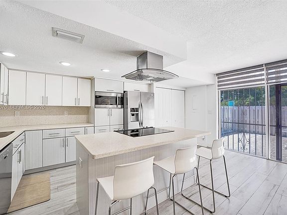 3rd image of 2716 NE 8th St #2716
