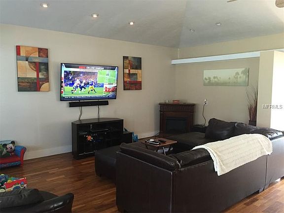 3rd image of 741 Essex Pl
