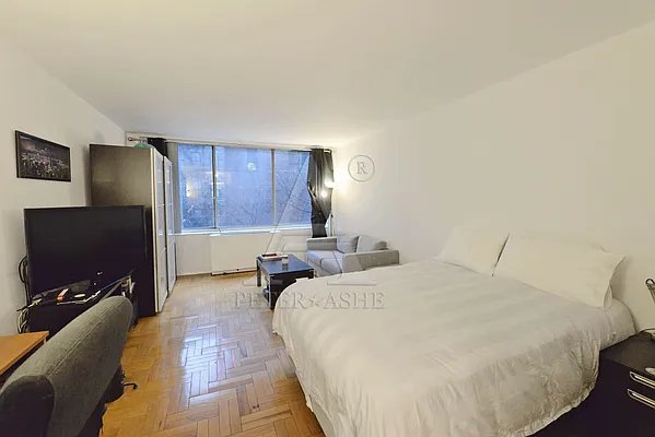 Rented by Peter Ashe | media 1