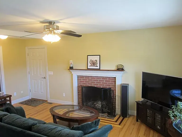 105 Roosevelt St — Photo 6