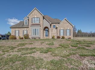 822 Springs Rd, Dallas, NC 28034