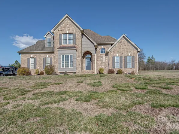 822 Springs Rd, Dallas, NC 28034