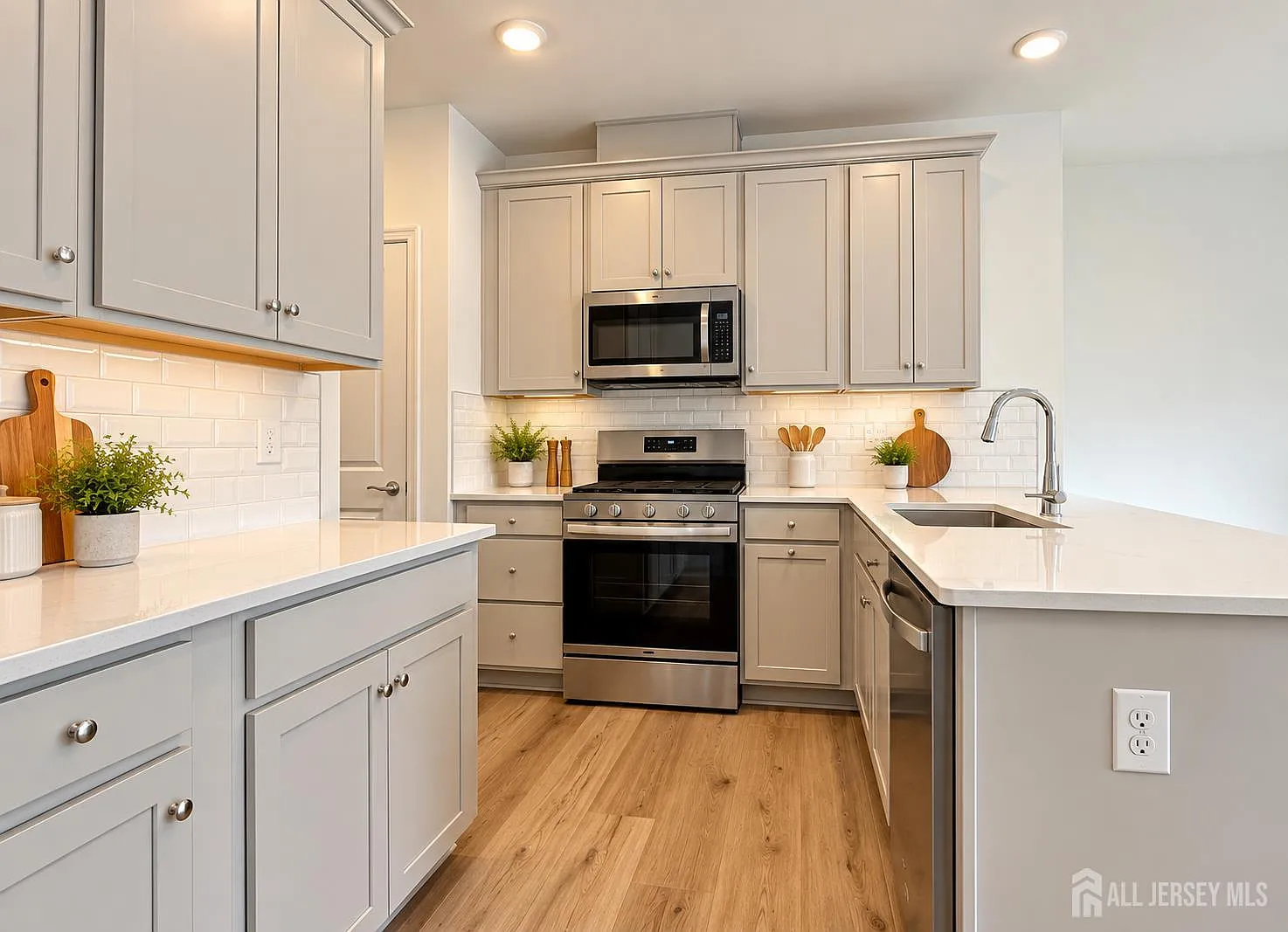 2 bed, 2.0 bath, 1004 sqft, $3,495 — Photo 3