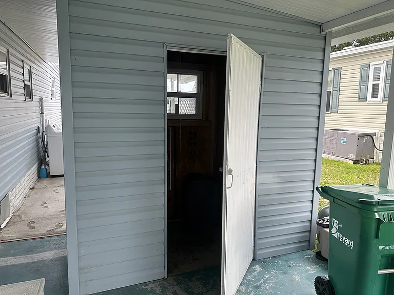 882 Hawthorn Cir — Photo 11
