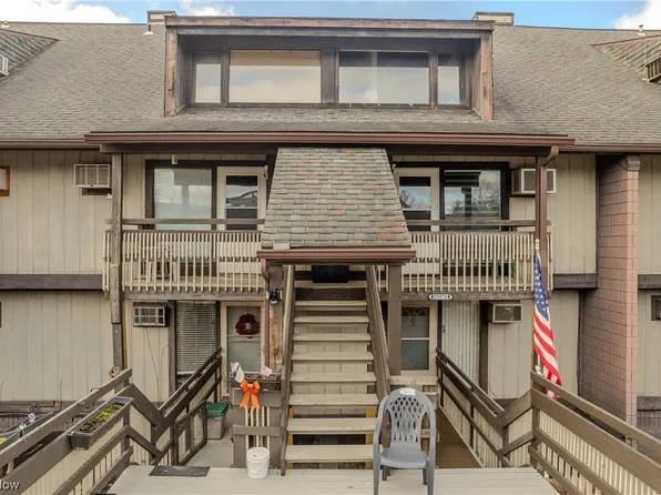 1597B Treetop Trl, Akron, OH 44313