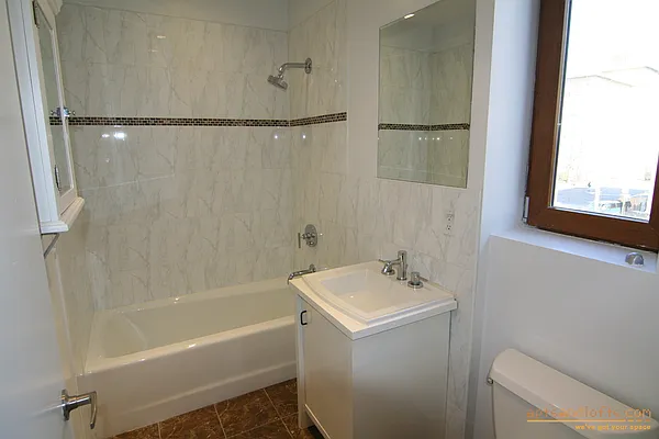 Rented by aptsandlofts.com | media 4