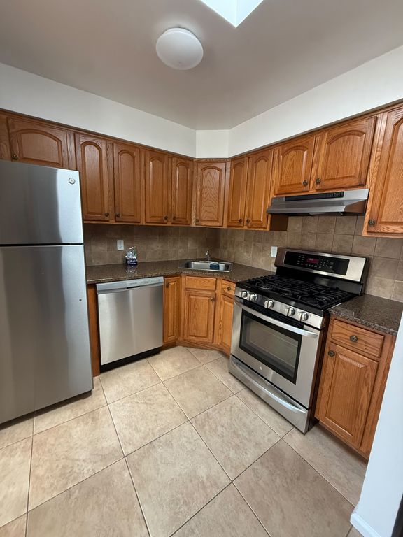 3-bedroom apartment for rent in Fresh Pond