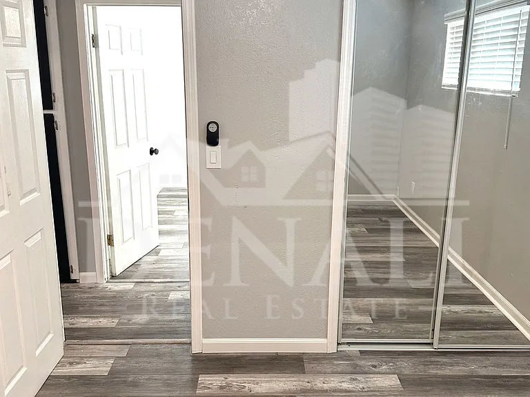 216 E Carol Ave — Photo 11