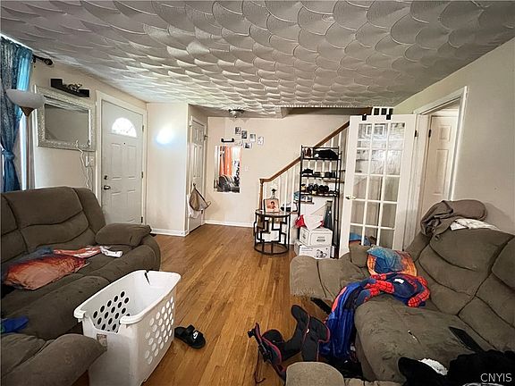 5th image of 152 Fenway Dr
