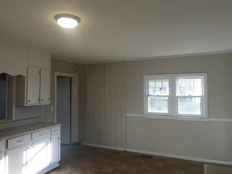 716 Robin Rd — Photo 6