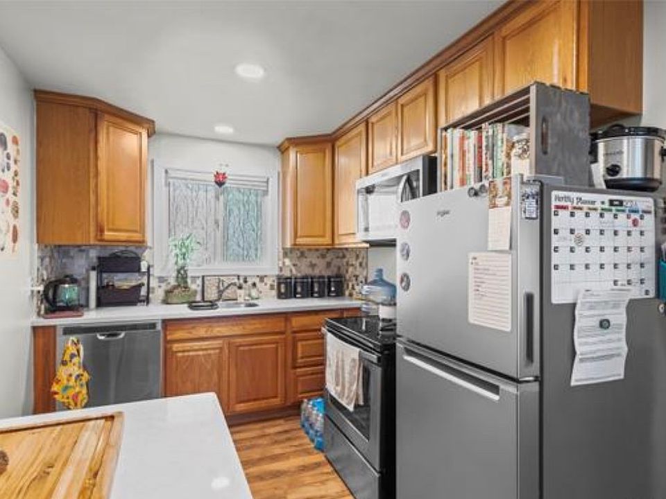 2nd image of 702 N L St #4
