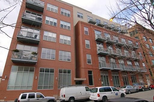 1st image of 824 W Superior St APT 307