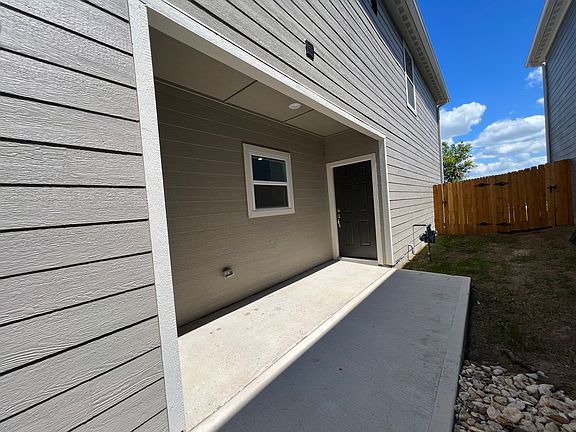 3rd image of 1233 Parker Dr