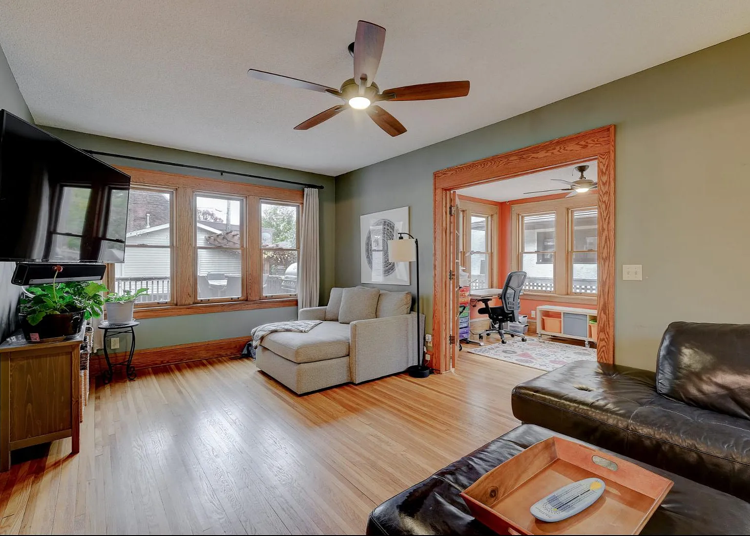 3 bed, 2.5 bath, 2417 sqft, $4,000 — Photo 2