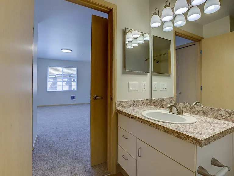 3215 NE 143rd St — Photo 11