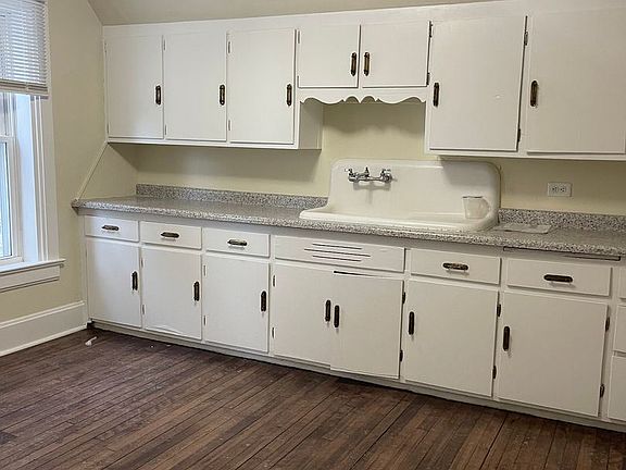 2nd image of 914 Jefferson St #13114160