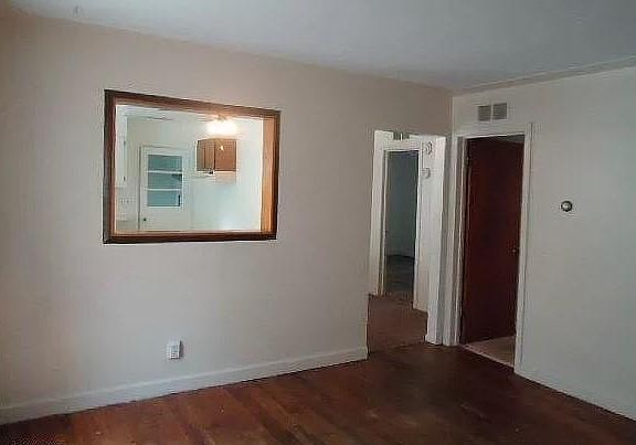 Dining room looking towards Kitchen