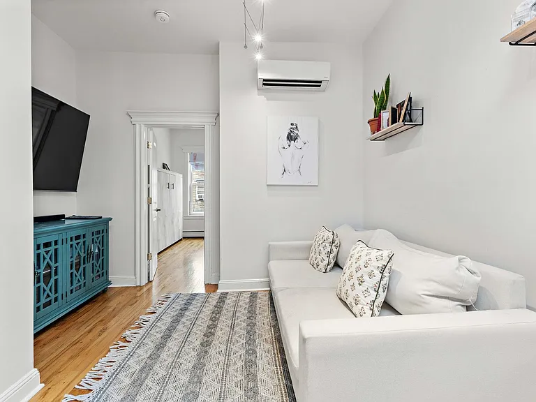 349 7th St #3L — Photo 2