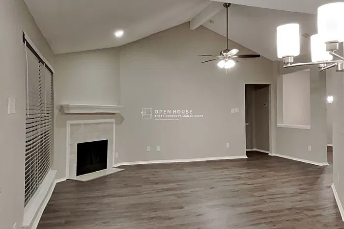3 bed, 2.0 bath, 1678 sqft, $2,200 — Photo 4