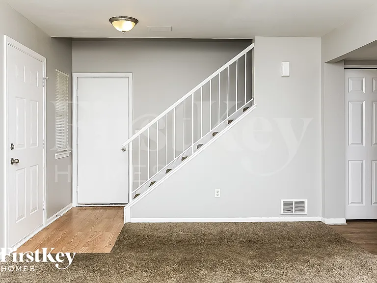 21439 W Georgetown Ct — Photo 3