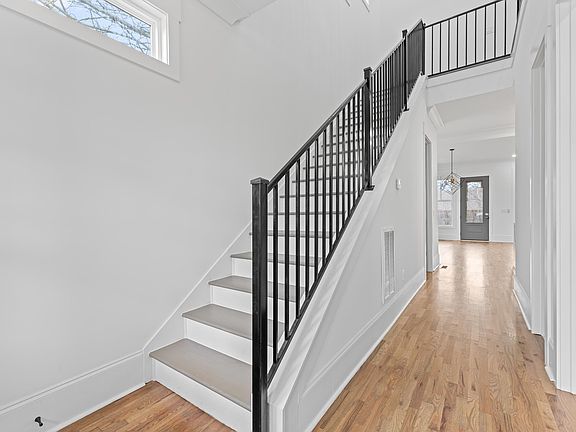 5th image of 112 Edwards St