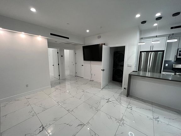 5th image of 2033 N Pass Ave