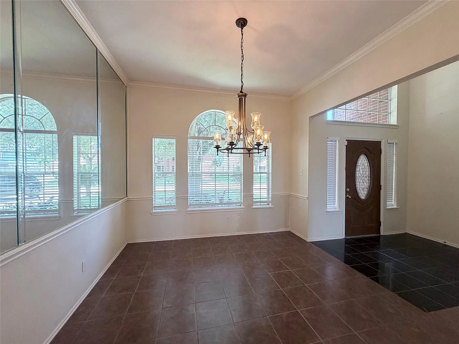4 bed, 2.5 bath, 2475 sqft, $2,750 — Photo 3