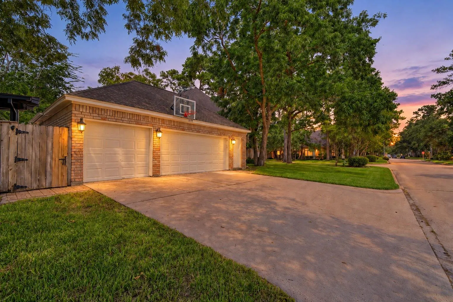 4 bed, 3.5 bath, 3680 sqft, $3,700 — Photo 4