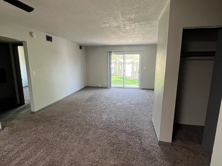 2450 Shaker Ct #4 — Photo 1