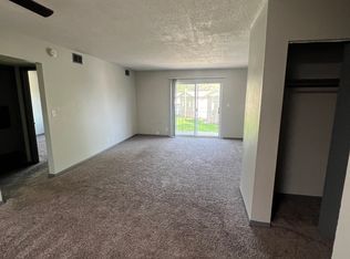 2450 Shaker Ct #4, Bettendorf, IA 52722