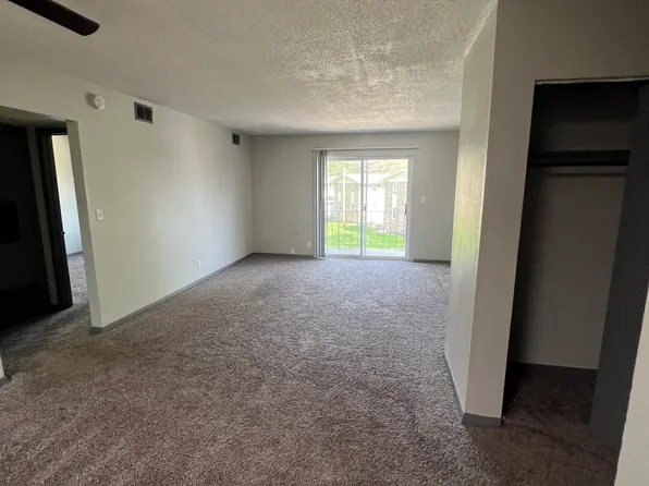 2450 Shaker Ct, Bettendorf, IA