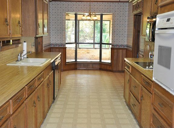 4th image of 204 Forest South Dr