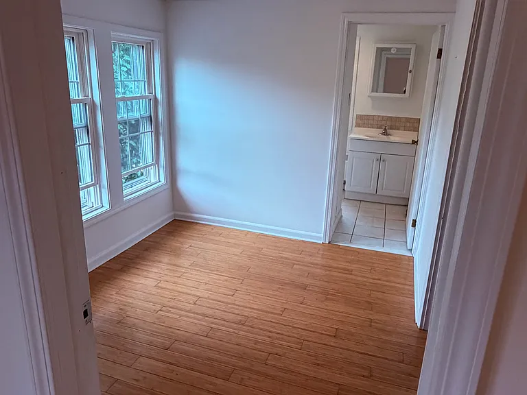 931 James Ave #B — Photo 5
