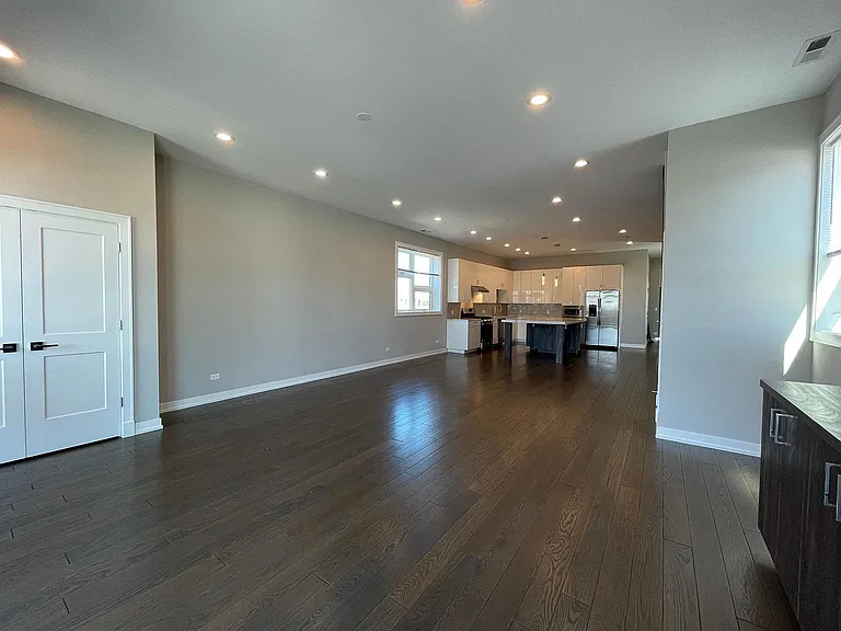 458 N Noble St #3W — Photo 7
