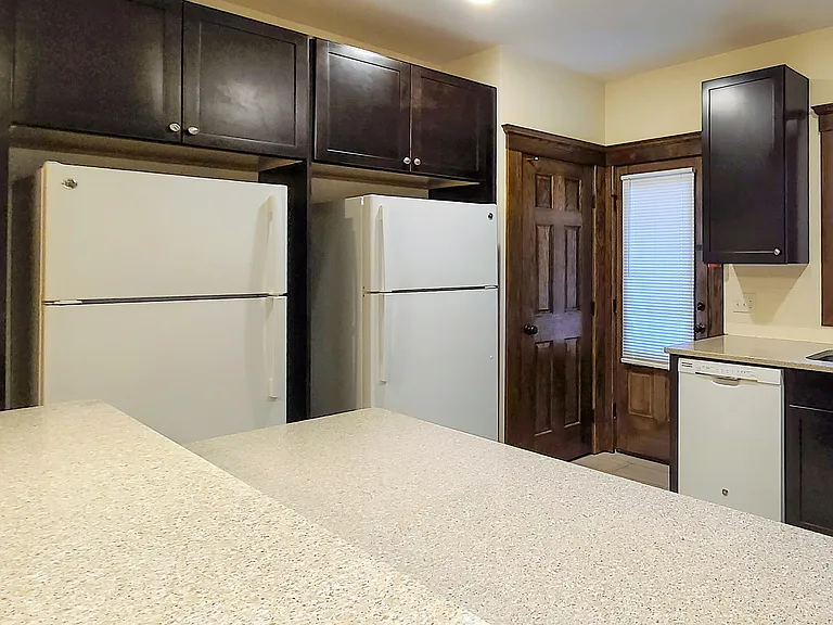 1319 Forest Ct — Photo 4