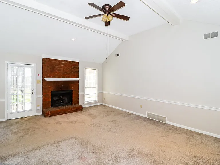 423 Cairn Cv — Photo 4