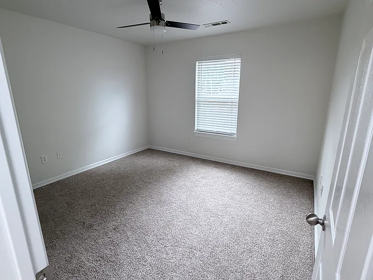 696 Galleon Ave — Photo 6