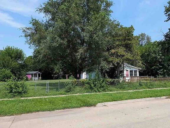 5th image of 2932 Mahaska Ave