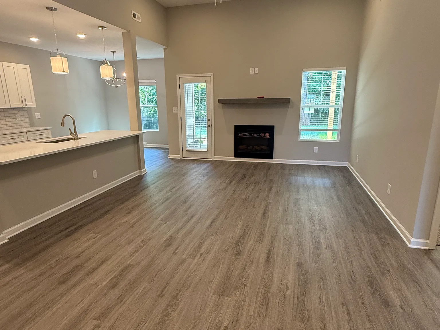4 bed, 2000 sqft, $2,400 — Photo 2